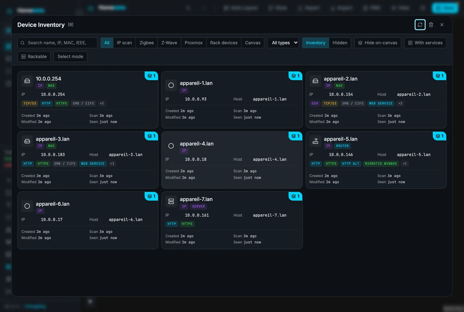 L'inventaire de Homelable après le scan : huit fiches d'appareils, chacune avec son adresse, son type détecté (NAS, routeur, serveur) et ses services identifiés, SSH, SMB, HTTP et Winbox