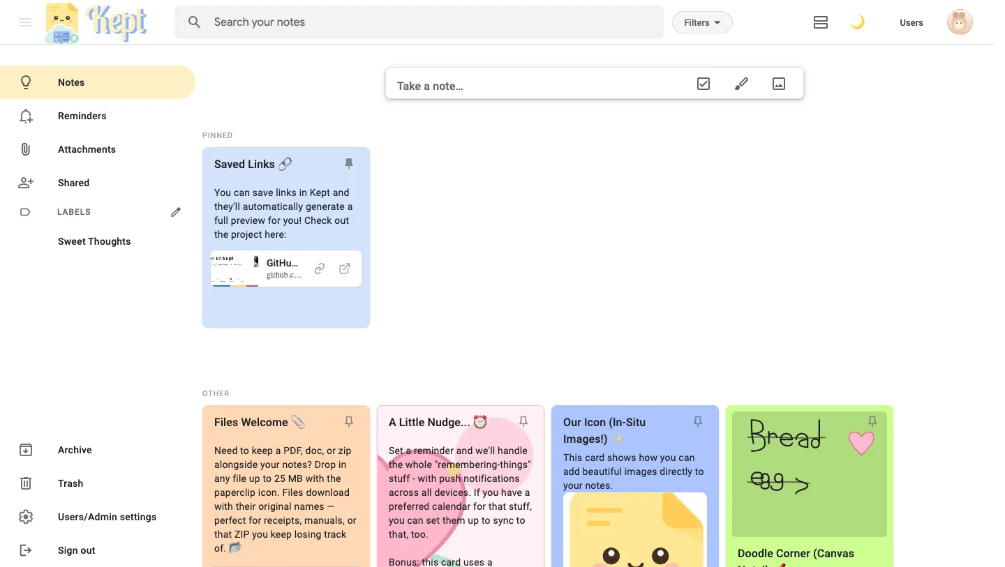 L'interface de Kept ouverte sur ses notes de bienvenue : la grille de cartes colorées, la barre de recherche en haut, les rappels, les pièces jointes et les étiquettes dans la colonne de gauche